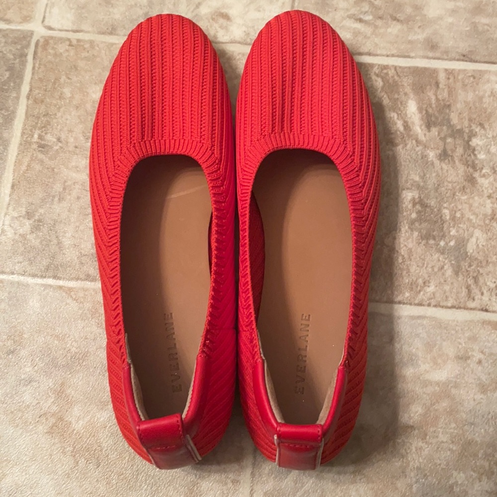 EUC Red Everlane Flats Size 9